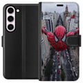 Miniatyrbild 1 av 3: Kompatibelt Plånboksfodral till Samsung Galaxy S23 Spiderman över staden Marvel superhero action city skyline swinging dynamic comic hero motiv poste