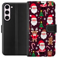 Pikkukuva 1 / 3: Yhteensopiva Lompakkokotelo Samsung Galaxy S23+ Merry Squad -joulukuvio, jossa on tonttuja, poroja ja piparkakkuja, söpö talvinen kuvitus sarjakuvaty