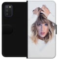 Miniatyrbilde 1 av 2: Kompatibelt Lommeboketui til Samsung Galaxy A03s Taylor Swift