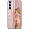 Pikkukuva 1 / 3: Yhteensopiva Puhelinkuori Samsung Galaxy S23+ Beige nalle, jolla on hattu ja huivi, romanttinen vaalea design lämpimällä sävyllä ja pehmeällä, tyylik