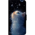 Miniatyrbilde 3 av 3: Kompatibelt Lommeboketui til OnePlus 9 Pro Drømmende stjernekatt med en hvit katt som ser mot stjernene, et drømmende og magisk motiv for katteelsker