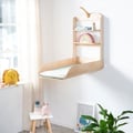Miniatyrbillede 4 af 6: V�gmonteret og foldbart puslebord - ROBA - Naturligt tr� - Integrerede hylder - Minimalistisk design