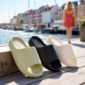Miniatyrbillede 5 af 7: Slippers / Tøfler - Bløde og skridsikre - sort, grøn eller hvid -