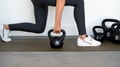 Miniatyrbillede 3 af 5: Kettlebell 4 kg - Plastik - til indendørs og udendørs brug - Sort