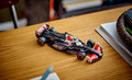 Miniatyrbilde 10 av 10: LEGO MoneyGram Haas F1 Team VF24 racerbil