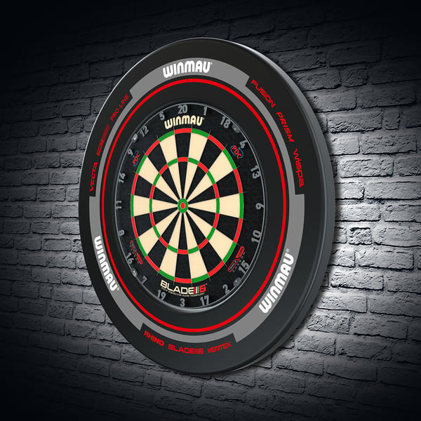 Winmau Advance dartskiveramme sort/rød