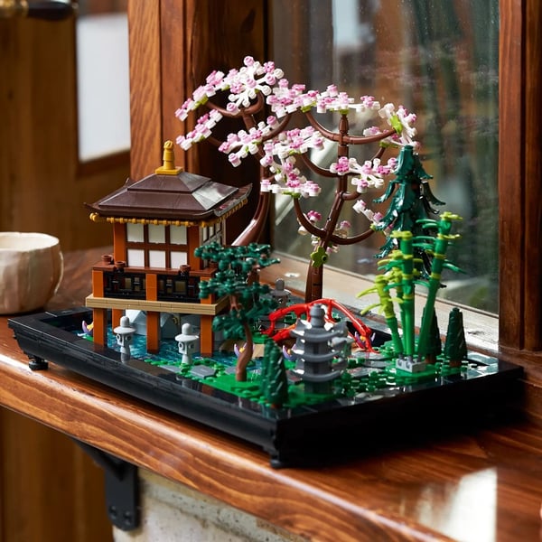 LEGO Icons 10315 Rauhaisa puutarha
