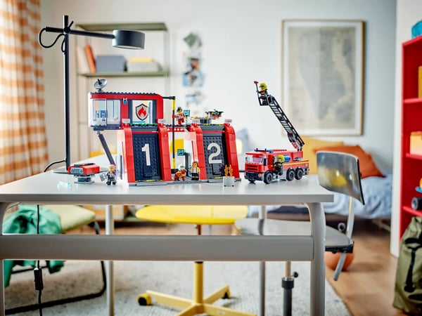 LEGO CITY 60414 BRANDSTATION MED BRANDBIL