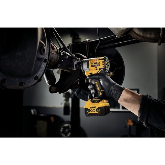 DeWALT DCF901P2-QW virtamutterinväännin 1/2" 340 N⋅m Musta. Keltainen 12 V