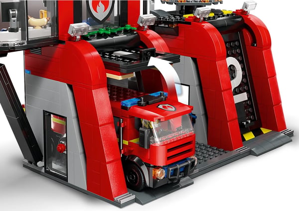LEGO CITY 60414 BRANDSTATION MED BRANDBIL