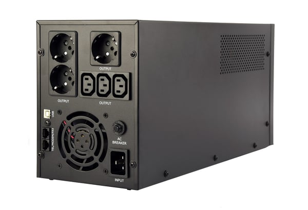 Gembird EG-UPS-036 keskeytymätön virtalähde (UPS) Line-Interactive 3 kVA 1800 W 6 AC-pistorasiaa