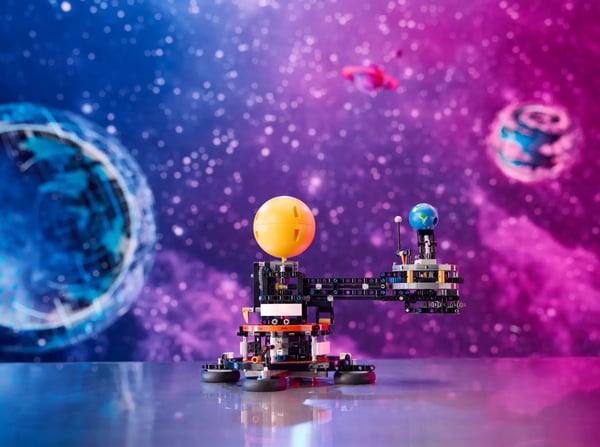 LEGO TECHNIC 42179 Planeten Jorden och Månen i Omloppsbana