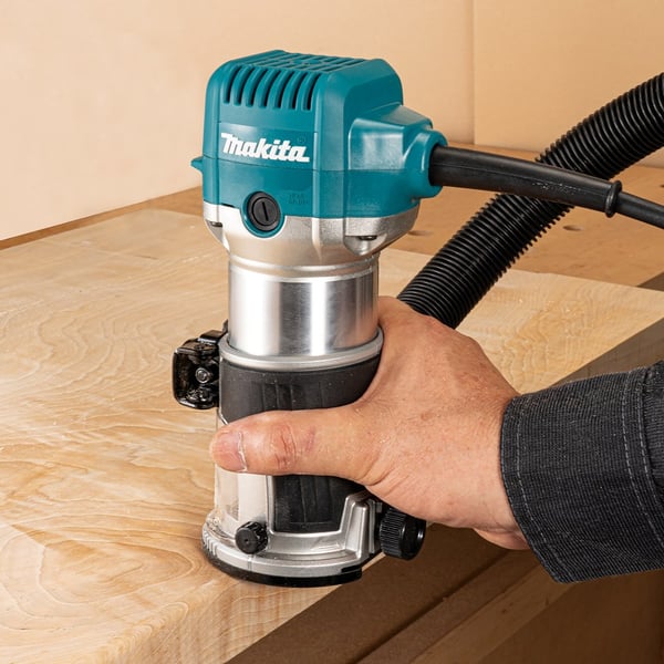 ELEKTRISK FRÄS- OCH SKÄRMASKIN 710W MAKITA RT0702C