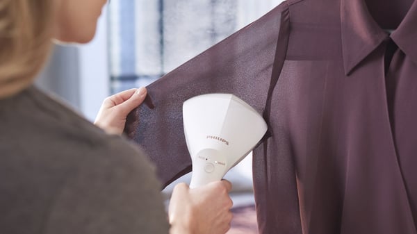 Philips 8000 -sarja GC801/10 vaatehöyrystin 0,23 l 1600 W Vaaleanpunainen. Valkoinen