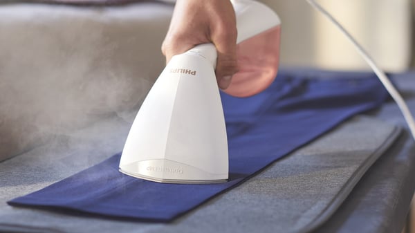 Philips 8000 -sarja GC801/10 vaatehöyrystin 0,23 l 1600 W Vaaleanpunainen. Valkoinen