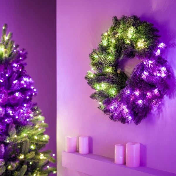 Twinkly-esivalaistu kranssi – 50 RGB-LEDiä. Regal 24" vihreä johto. C-tyypin pistoke.
