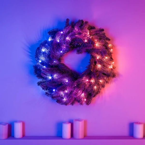 Twinkly-esivalaistu kranssi – 50 RGB-LEDiä. Regal 24" vihreä johto. C-tyypin pistoke.