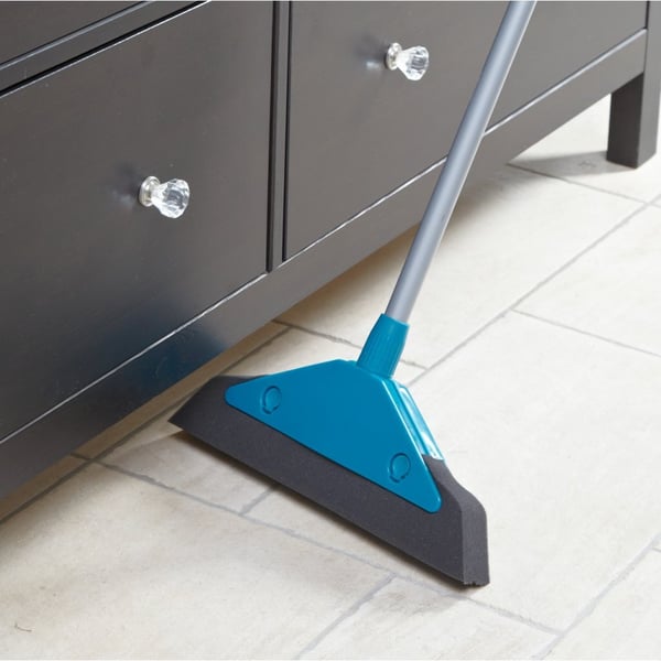 Leifheit 55243 Soft and Easy skumgummikost 34 cm med teleskophåndtag blå/sølv