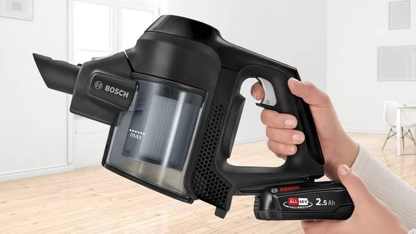 Bosch Serie 6 BBS611BSC varsi-imuri/sähköharja 2-in-1 varsi-imuri Akku Kuiva Pölypussiton Musta 2.5 Ah