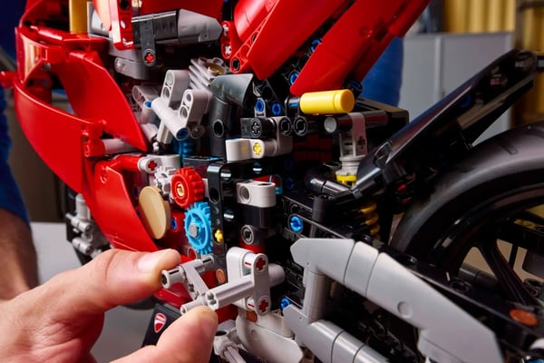 LEGO TECHNIC 42202 Ducati Panigale V4 S Motorcykel