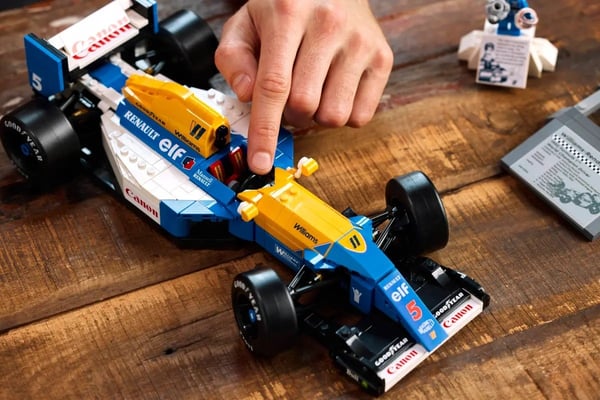 LEGO ICONS 10353 Williams Racing FW14B og Nigel Mansell