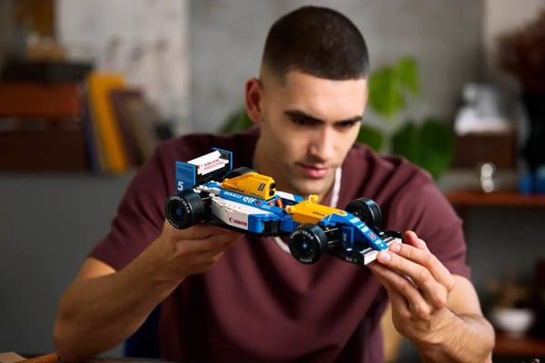 LEGO ICONS 10353 Williams Racing FW14B og Nigel Mansell