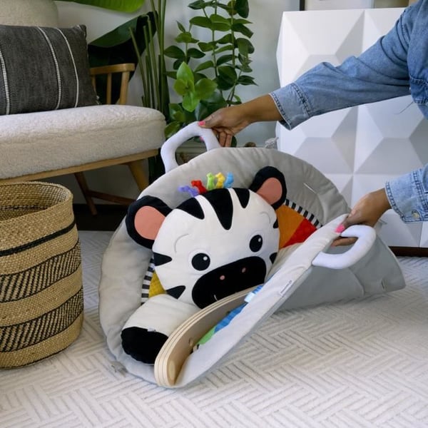 BABY EINSTEIN Ocean Explorers lekmatta - Zen zebran. Trälekbåge och multisensoriska leksaker