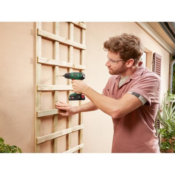 Bosch Akku-boremaskine - UniversalDrill 18 (Leveres med 2 x 18V-1,5Ah batterier + oplader + bæretaske)