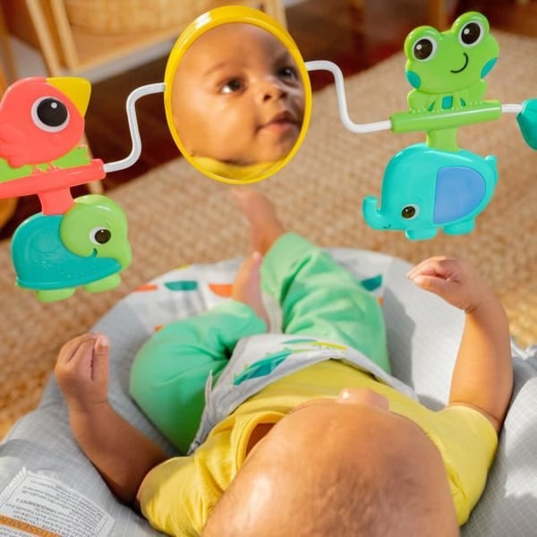 BRIGHT STARTS Babysitterdjur. Lugnande vibrationer. Aktivitetsbåge med interaktiva leksaker