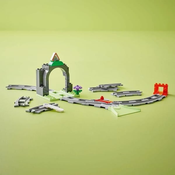 LEGO DUPLO Min By 10425 Udvidelsessæt: Togskinner og Tunnel - Børnelegetøj