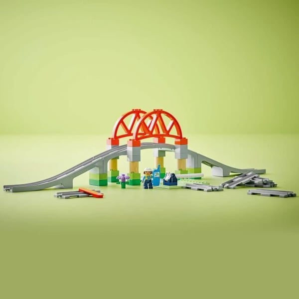 LEGO DUPLO Min By 10426 Udvidelsessæt: Togskinner & Bro - Legetøj til tidligt læring