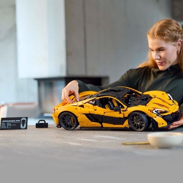 LEGO Technic 42172 McLaren P1 - Hyperbilsmodellbyggsats för vuxna fordonsentusiaster