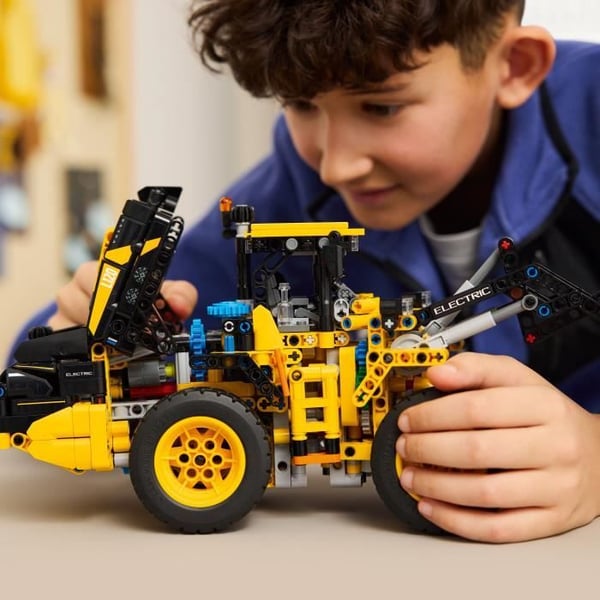 LEGO Technic 42209 Volvo L120 Elhjullastare - Spel för pojkar från 9 år