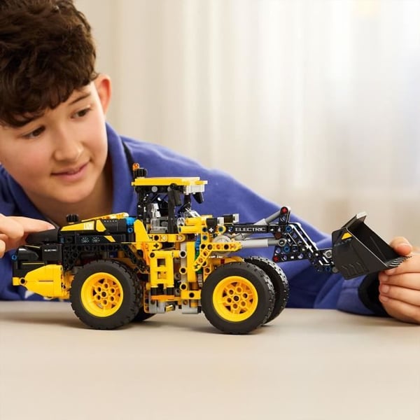 LEGO Technic 42209 Volvo L120 Elhjullastare - Spel för pojkar från 9 år