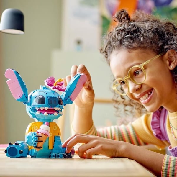 LEGO | Disney 43249 Stitch. Barnbyggset. Glasstrut och figur