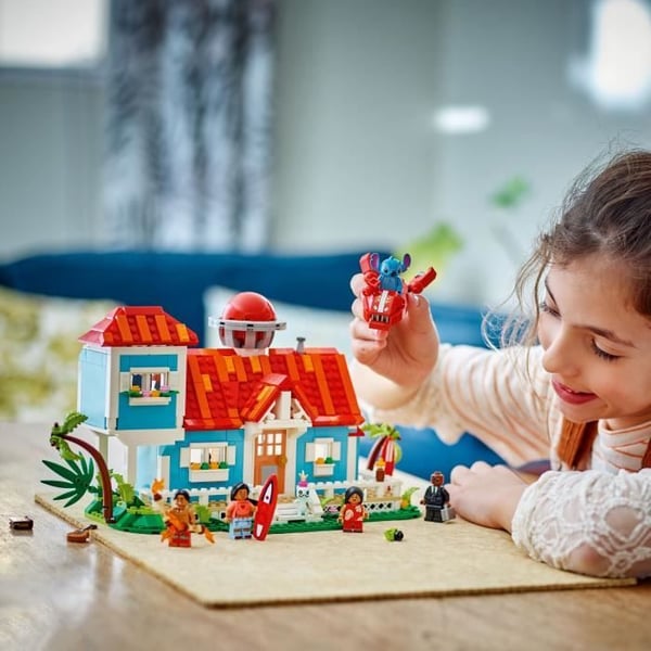 LEGO | Disney Lilo & Stitchs strandhus. Byggset för barn och fans 43268