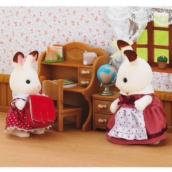 Sylvanian Families Børnebord - Chokolade Kanin Søster - Tilbehør Inkluderet