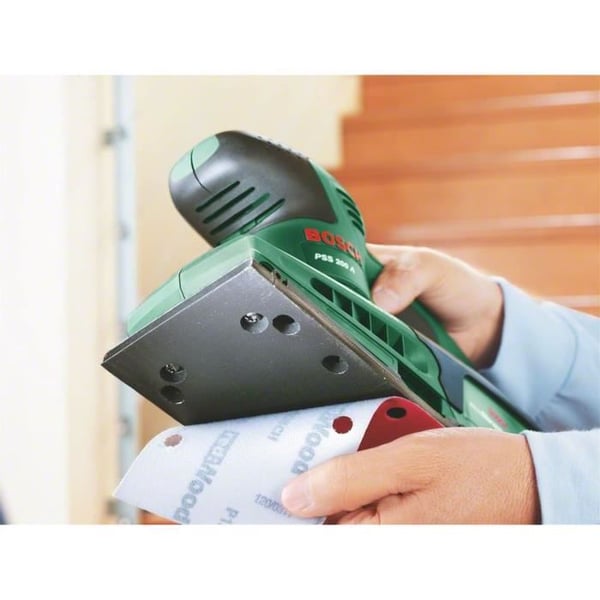 Bosch PSS 200 A -epäkeskohiomakone (toimitetaan muovikotelossa, mukana yksi P120-hiomapaperi)