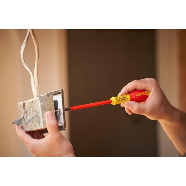 Set med 6 isolerade skruvmejslar 1000V - STANLEY FATMAX - 0-65-443 - Elektriker + Pozidriv + Testare