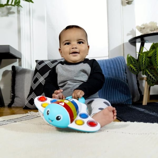 BABY EINSTEIN stingrockan - Sensorisk och musikalisk leksak för att lära sig färger, siffror och former. Från 6 månader till 3 år