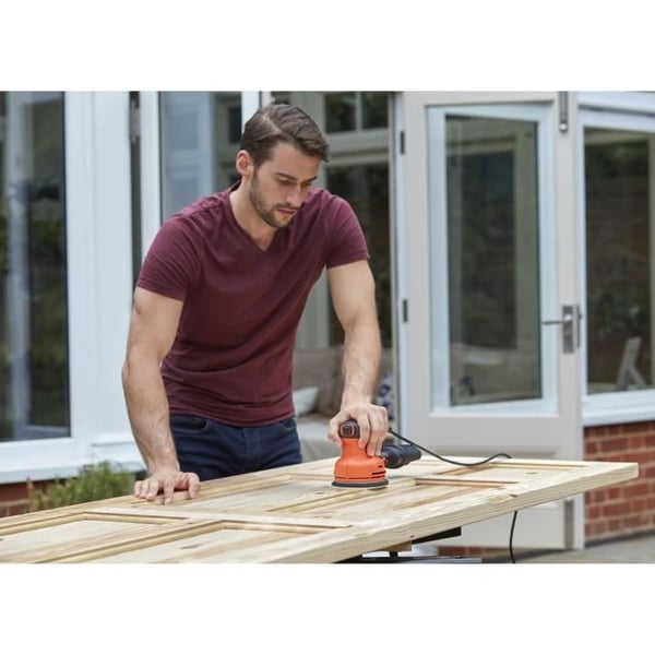 BLACK+DECKER 230W 125mm el-excentersliber (Leveres med 1 støvopsamlingspose + 1 slibemiddel) - BEW210-QS
