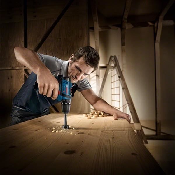 Bosch Professional GSB 12V-15 iskuporakone/ruuvinväännin. 2 x 2 Ah ja 4 Ah akkua. 1 laturi ja tarvikesarja - 06019B690G