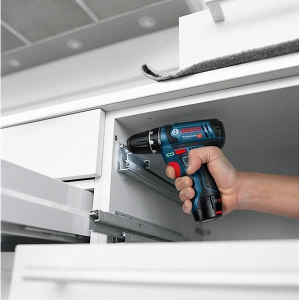 Bosch Professional GSB 12V-15 iskuporakone/ruuvinväännin. 2 x 2 Ah ja 4 Ah akkua. 1 laturi ja tarvikesarja - 06019B690G