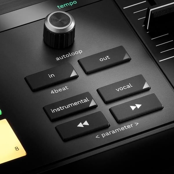 HERCULES DJCONTROL INPULSE T7 - Sort motoriseret DJ-controller med to dæk