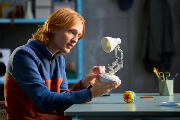 LEGO IDÉER 21357 Disney Pixar Luxo Jr.
