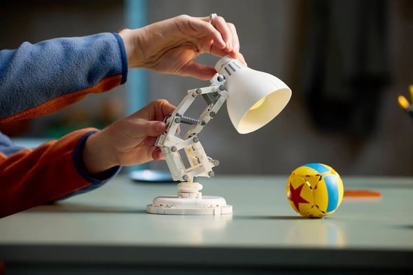 LEGO IDÉER 21357 Disney Pixar Luxo Jr.