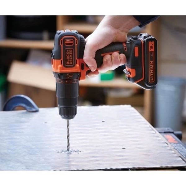 BLACK+DECKER 18 V:n akkuporakone - BDCHD18C2TA-QW - Mukana 2 kpl 18 V:n akkuja - 30 lisävarustetta