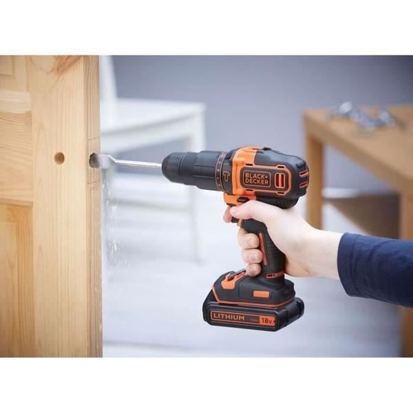 BLACK+DECKER 18 V:n akkuporakone - BDCHD18C2TA-QW - Mukana 2 kpl 18 V:n akkuja - 30 lisävarustetta