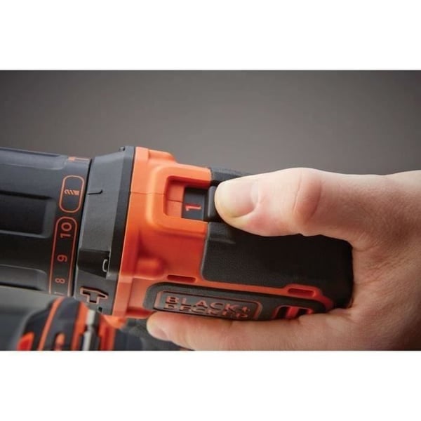 BLACK+DECKER 18 V:n akkuporakone - BDCHD18C2TA-QW - Mukana 2 kpl 18 V:n akkuja - 30 lisävarustetta