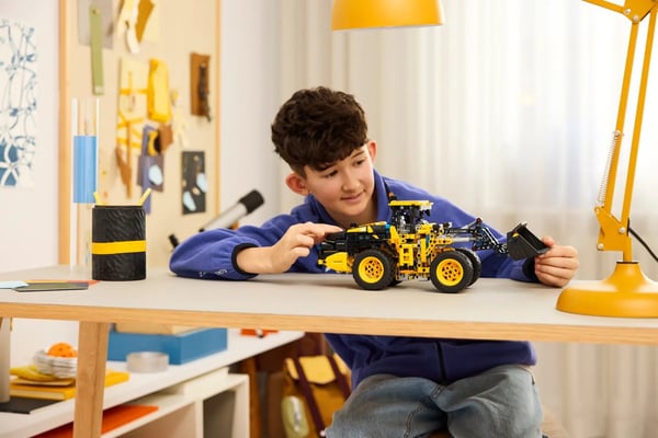 LEGO TECHNIC 42209 Volvo L120 Elhjullastare